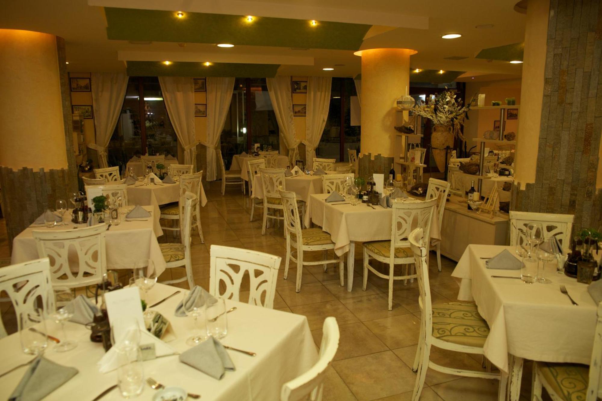 Hotel Fors بورغاس المظهر الخارجي الصورة